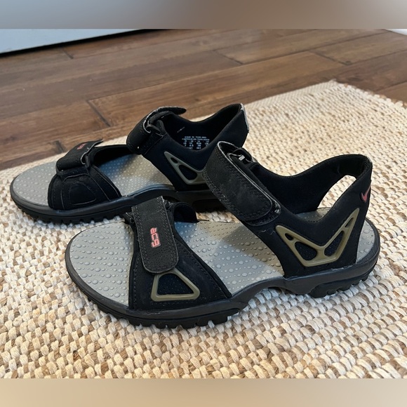 Nike Vintage ACG Strap Runner III Black Hiking Athletic Sandals Size 7 302181 - Picture 1 of 16